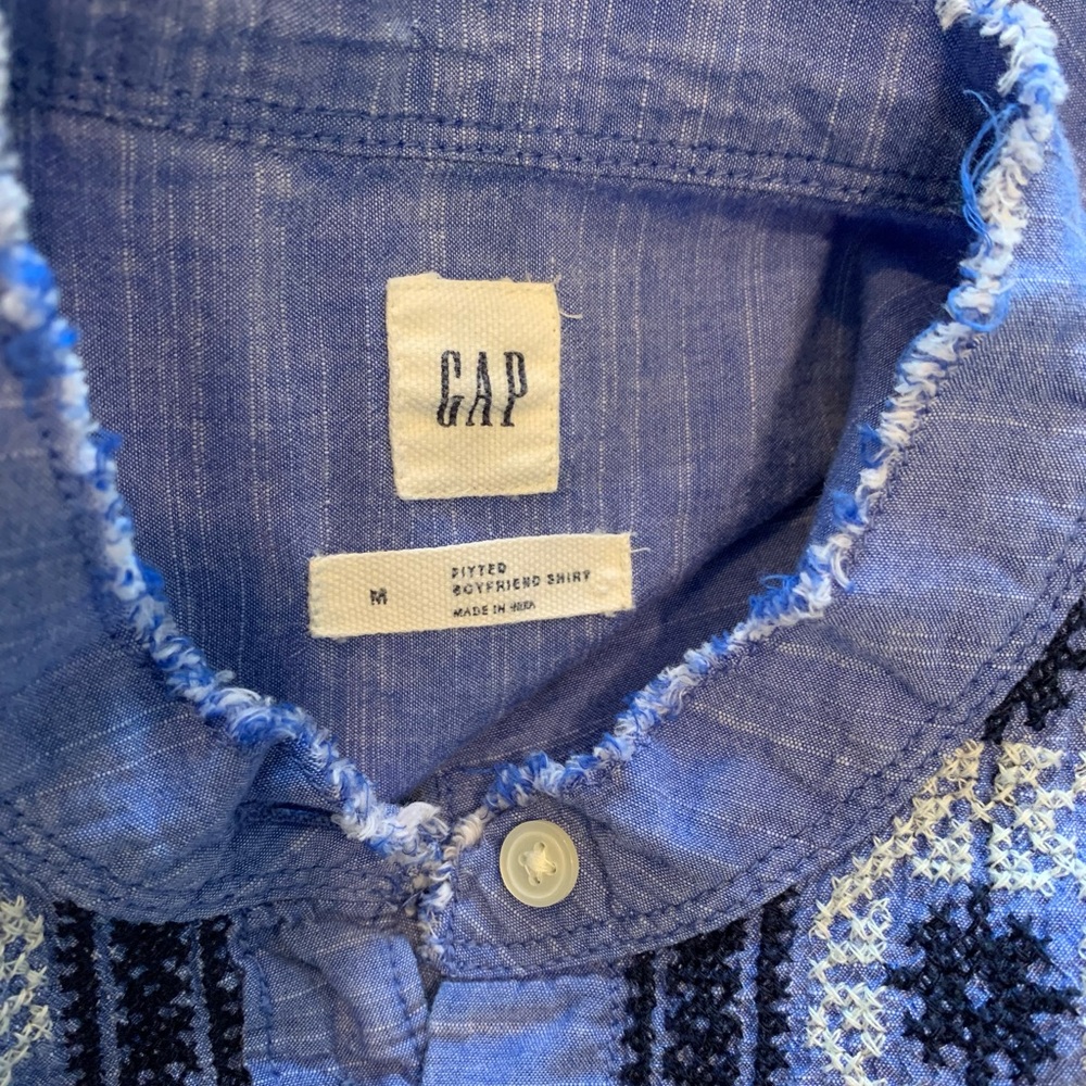 GAP Fitted Boyfriend embroidered band collar button down shirt , size medium - Picture 6 of 8